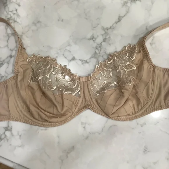 Bras - Picture 3 of 4